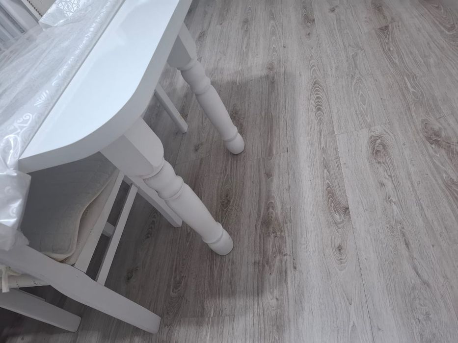 Стол со стульями