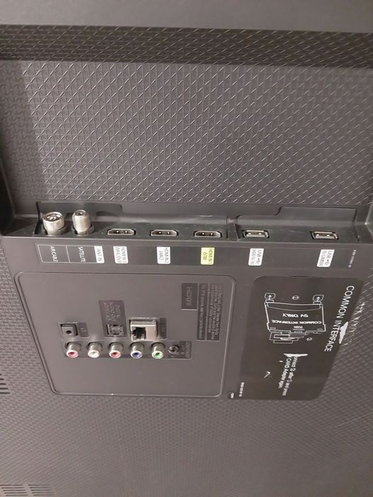 Большой смарт телевизор Samsung 140см.