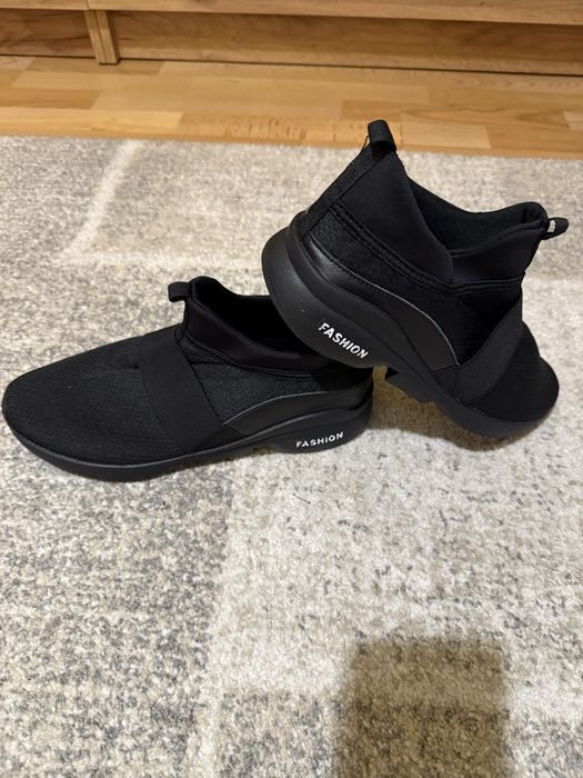 Маратонки New Balance, Puma и Skechers