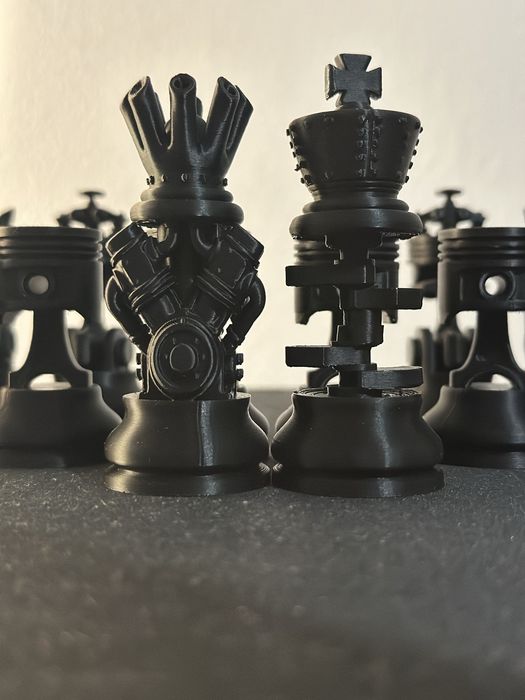 Engine chess set