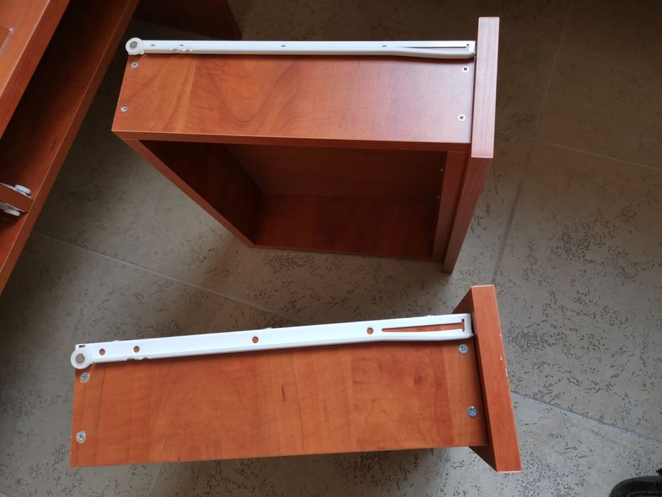 Мебел с 2 чекмеджета