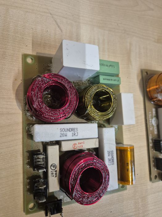 Crossovere Martin Audio și B&C