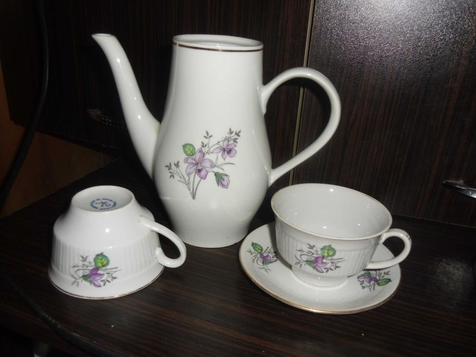 Set 4 pers. cesti  portelan cu violete