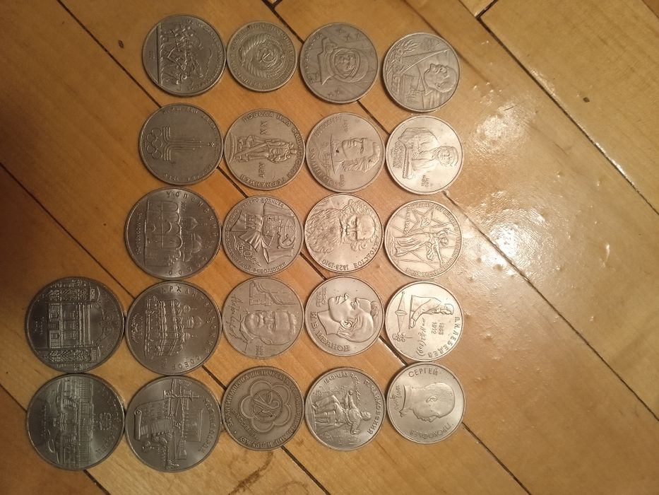 Продам монеты юбилейные  СССР , 1 рубль (1000 тенге) ,5 рублей  2000