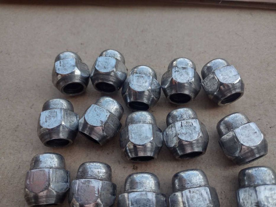 Нисан  20 бр. оригинални гайки за джанти  Nissan - 12x1,25  gajki .