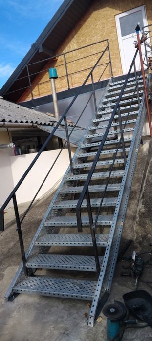 Scări metalice zincate 70x27
