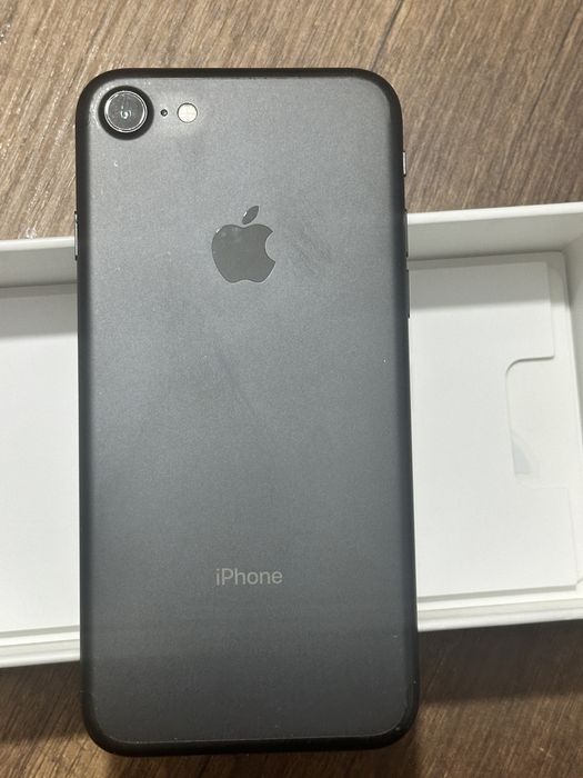 Vand Iphone 7 black 32 gb