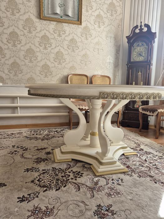 STOL SOTILAD 8 kishda 10 kishi bemalol sigadi  Sifati alo Aylana stol