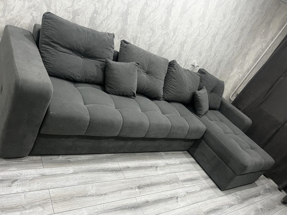 Продам диван отличный.