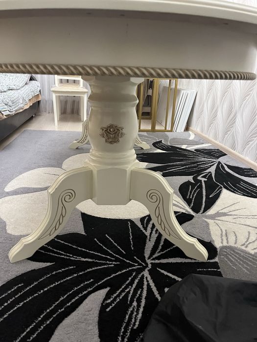 Стол 3м в хорошем состояние