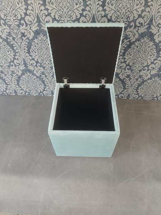 Vând taburet catifea, cu spatiu pentru depozitare culoare turcoaz