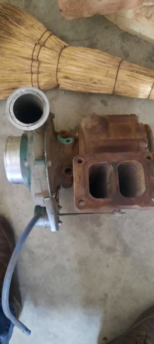 Продаётся турбина на газовый Howo двигатель вичай 618 .