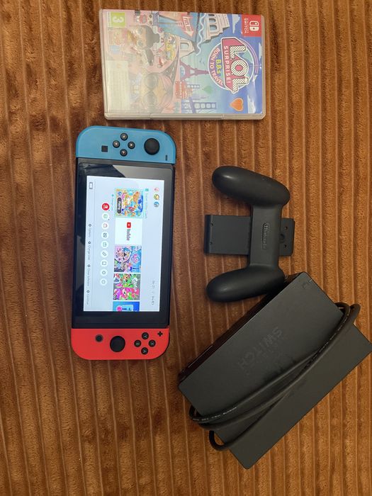 Consola Nintendo Switch  cu JOY-CONS Red/Blue