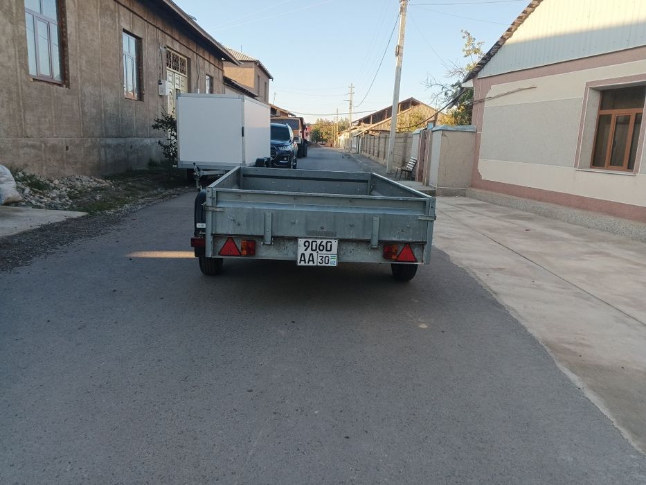 Оцинкованный прицеп с тентом.