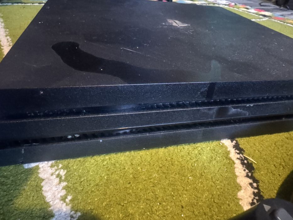 Ps4 pro 1Tb 3 manete
