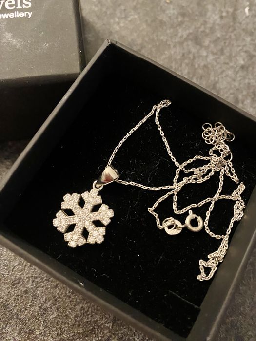 Сребърно колие Снежинка