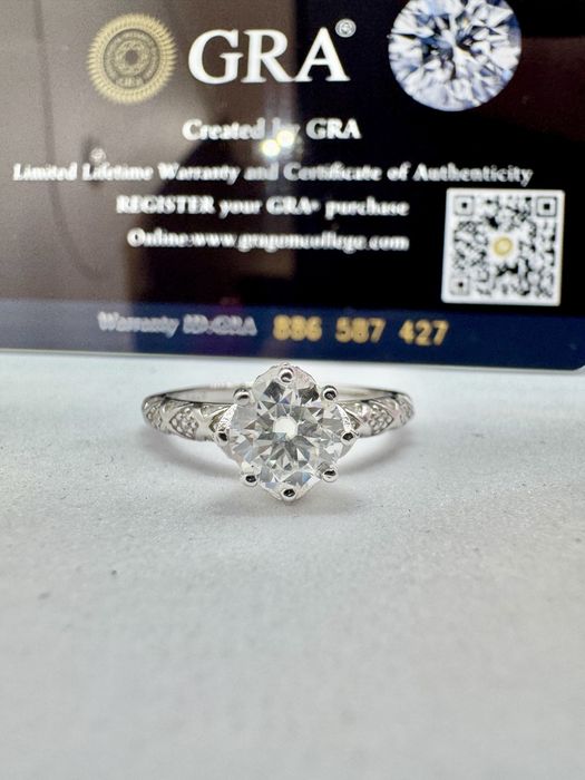 Сребърен пръстен с мойсанит (Диамант) 1 карат