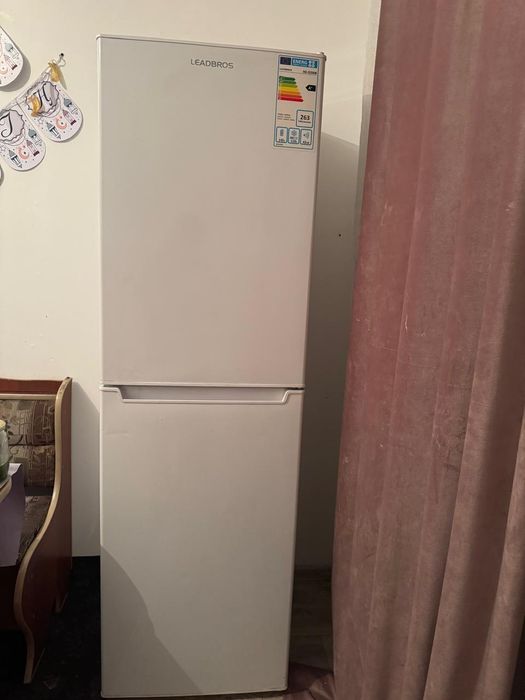 Диван и холодильник