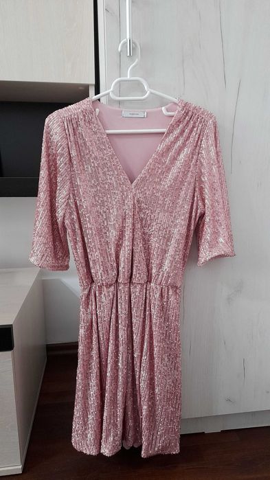 Vand rochie Reserved marimea M!