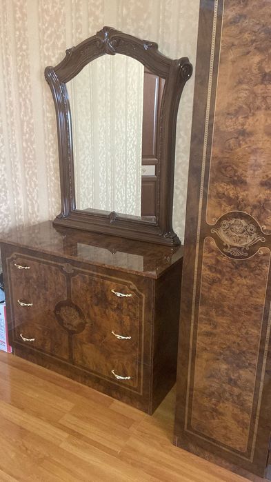 Спальный гарнитур и диван