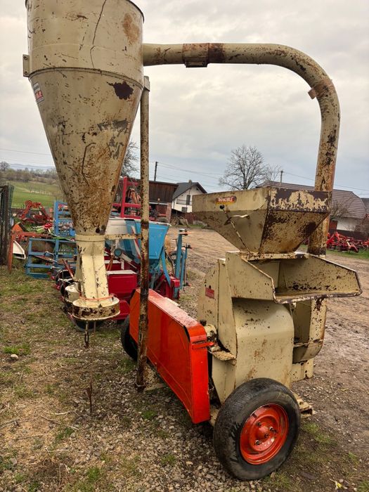Moara cu ciclon si ciocanele dupa tractor