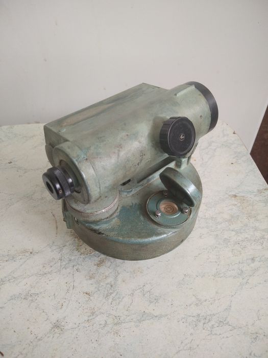 Нивелир Настройка20сек.ШтативВполной готовности в идеальном состоянии.