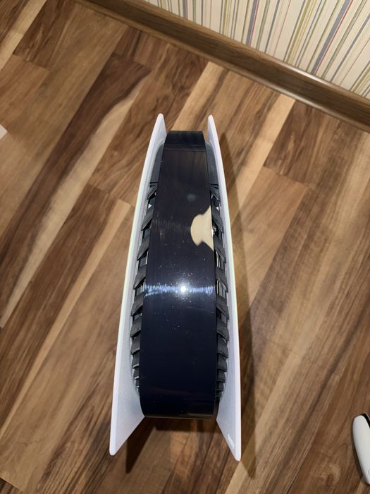 Продаю Playstation 5 (PS5)