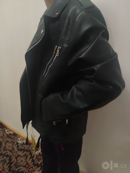 Koja Qora charm biker kurtka