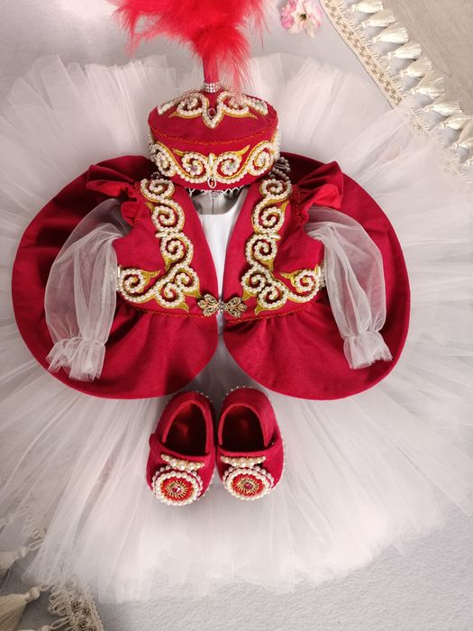 Тусау кесу костюм