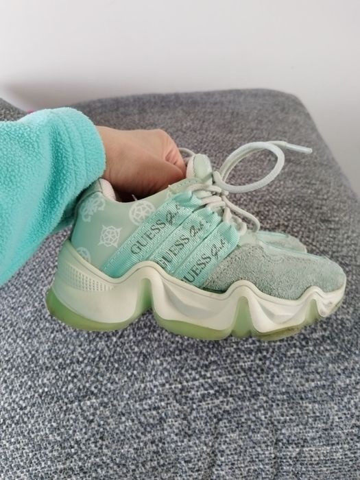 Guess 27 номер момиче