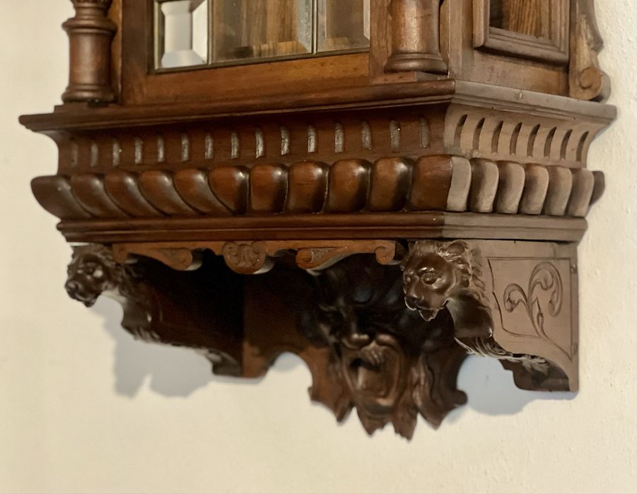 Ceas de perete vintage, mecanic, din lemn masiv sculptat
