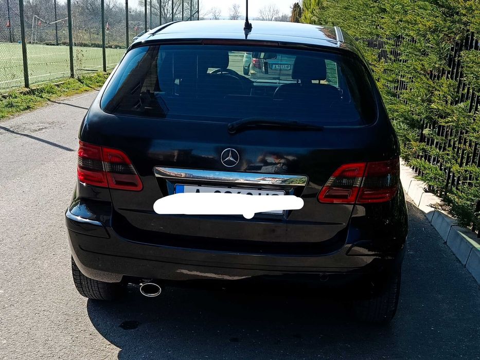 Продавам Mersedes B180