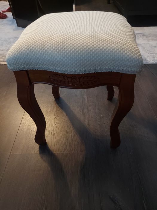 Scăunel lemn masiv retro ,model Ludovic XV