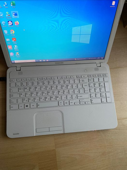 Лаптоп TOSHIBA 15 инча лаптоп INTEL