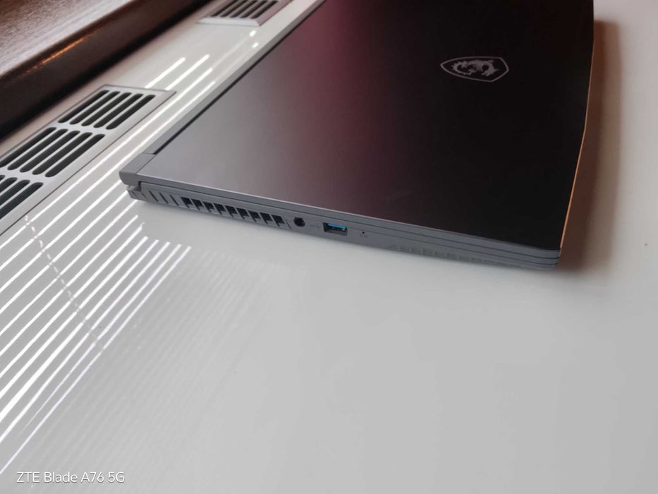 Геймърски Лаптоп MSI Thin 15 B12UCX MAXOUT