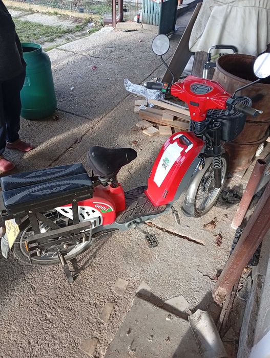 Scuter electric 25km/h