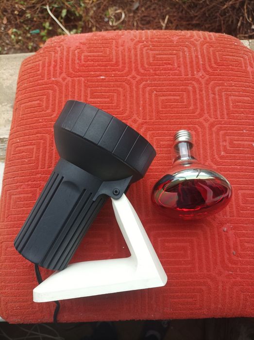 Lampa Philips cu lumina infraroșu pentru dureri articulare și musculare