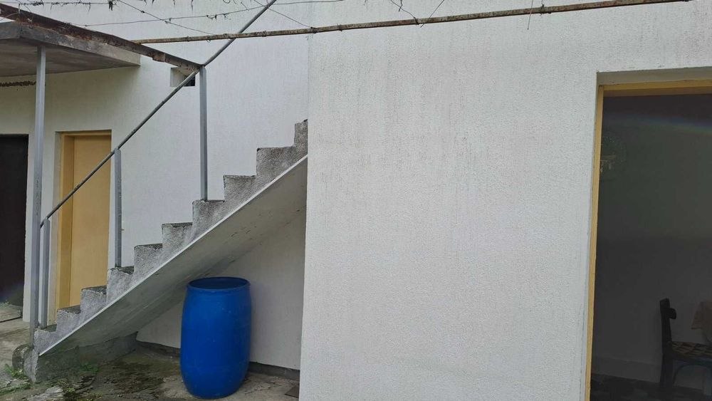 Продава масивна къща в село на 13 км от Габрово