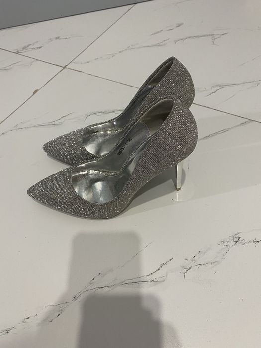 Продам женские туфли