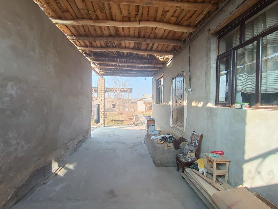 Srochna hovli uy sotiladi uzumbogda 6 sotix