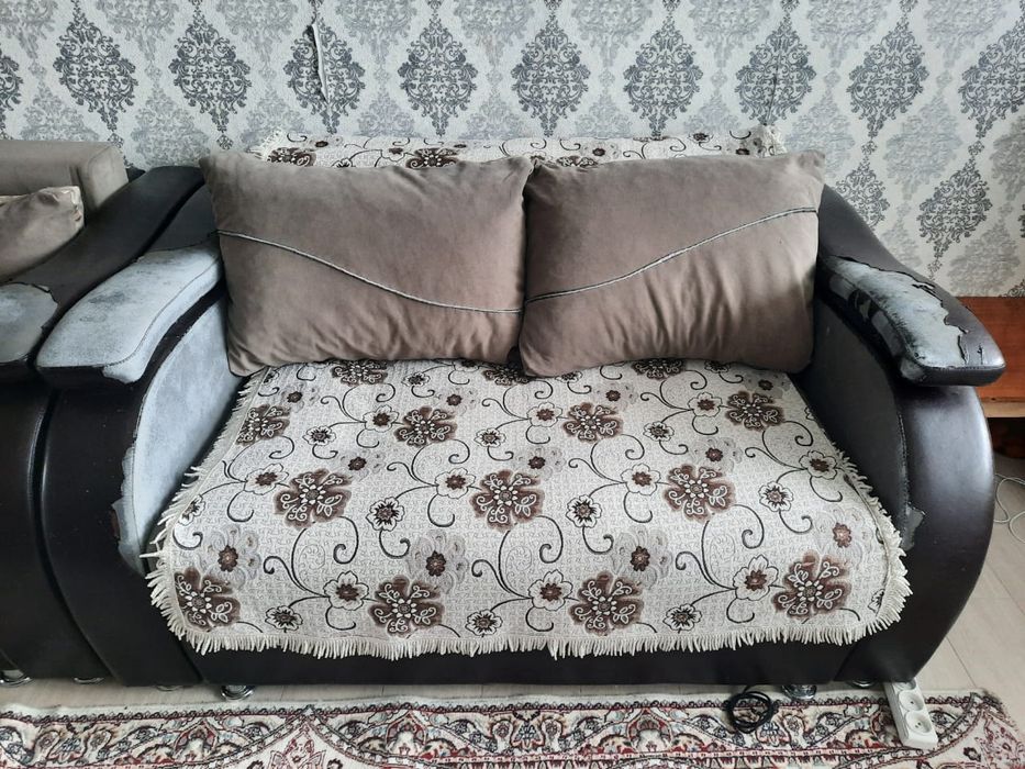 Продам Диваны.  .