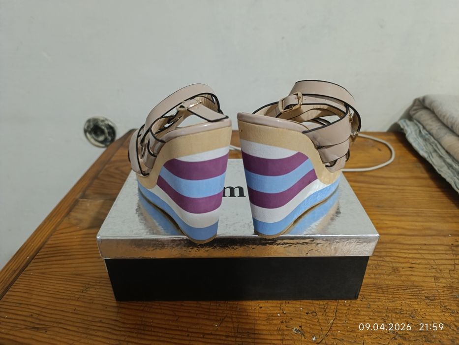 Продам  босоножки.