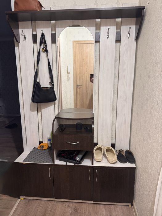 Продам прихожую в коридор