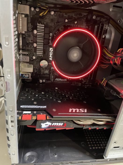 PC  Ryzen 7 2700   16 RAM. Msi 1070 8gb