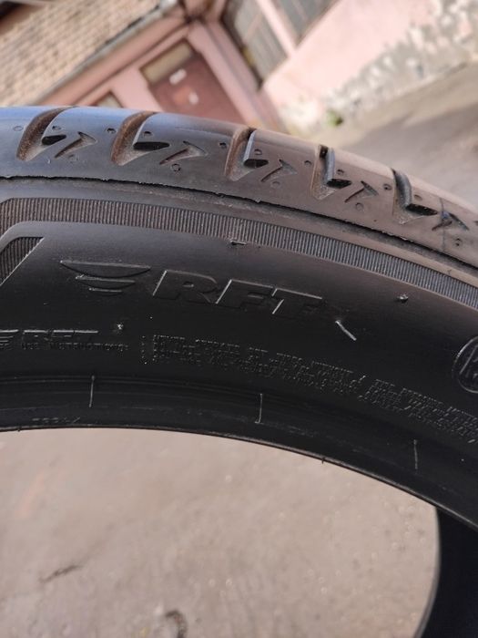 Vand 2 seturi anvelope Bridgestone cu două mărimi ptr.Bmw
