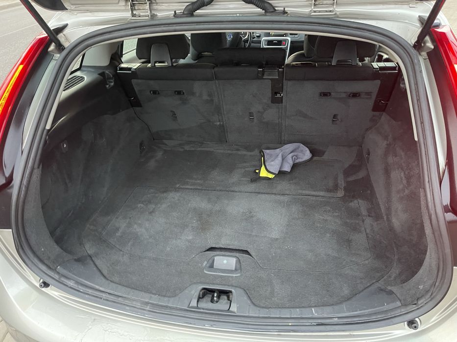 Volvo v60 1.6 diesel distronic/ bliss