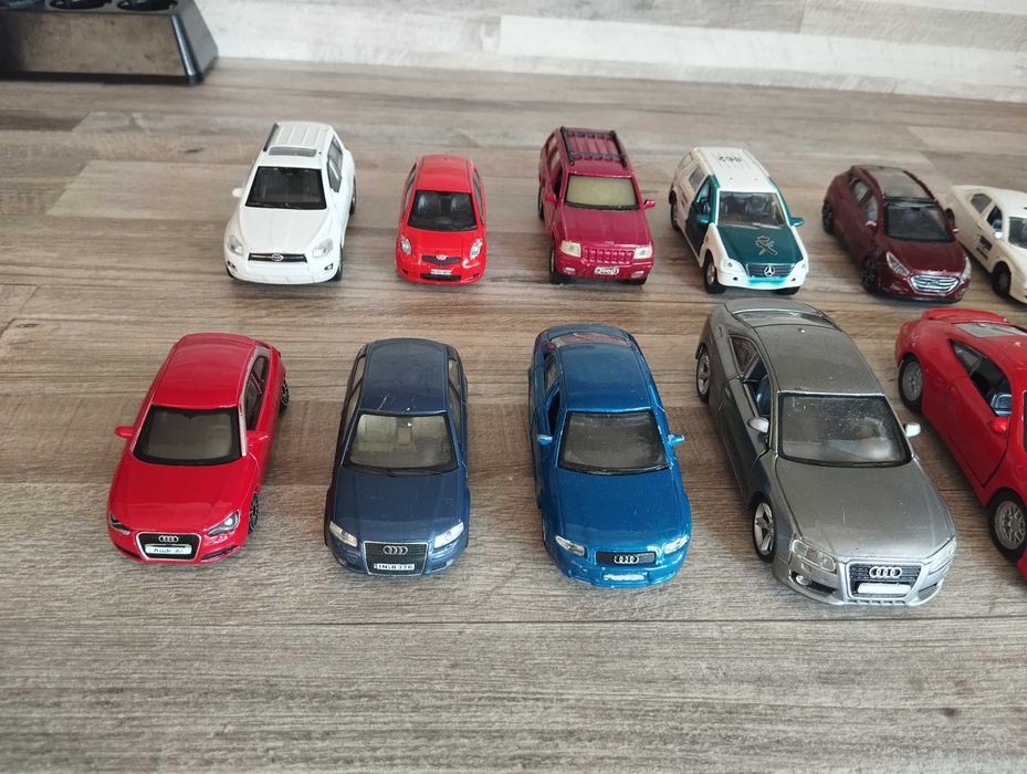 Продавам метални колички Burago,Welly,Maisto,Amer