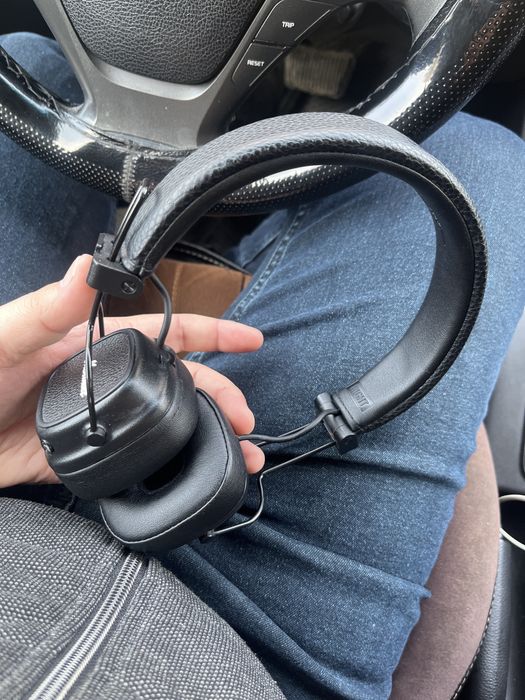 Наушник от Marshall