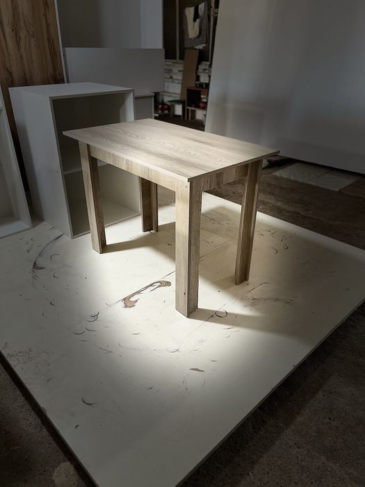 Обеденный стол для кухни