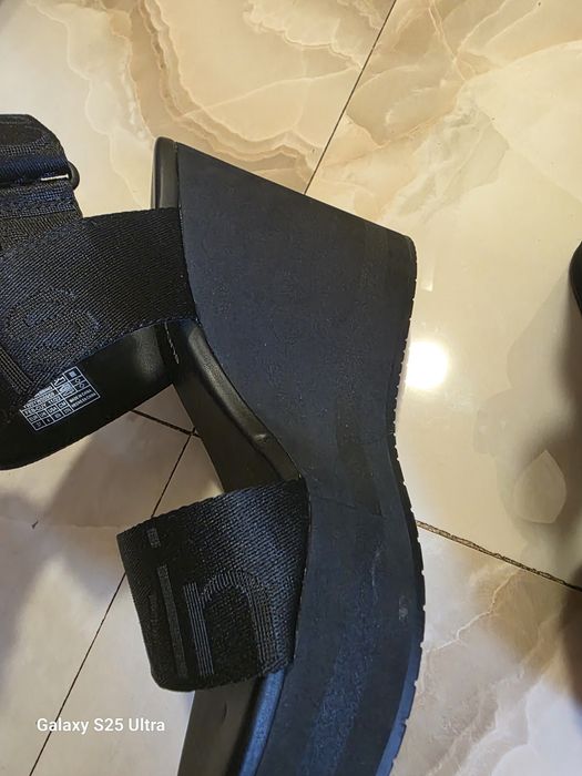 Sandale Calvin Klein noi fără etichetă mărimea 37